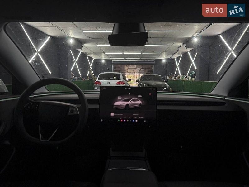 Седан Tesla Model 3 2025 в Киеве