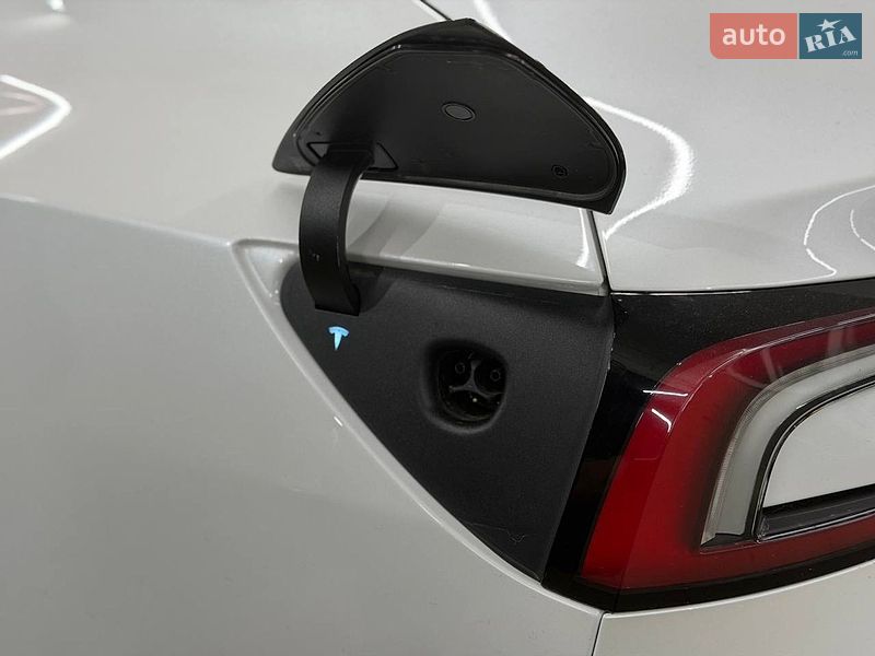 Седан Tesla Model 3 2025 в Киеве