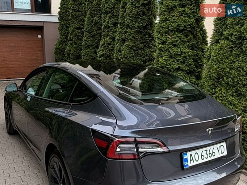 Седан Tesla Model 3 2022 в Ужгороді