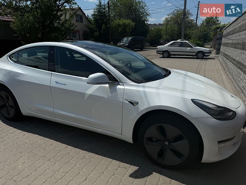 Tesla Model 3 2020