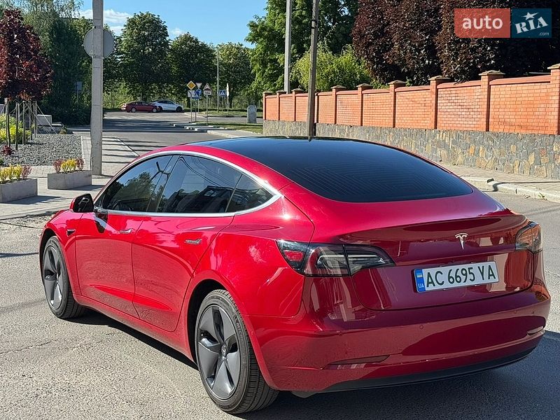 Седан Tesla Model 3 2019 в Луцке