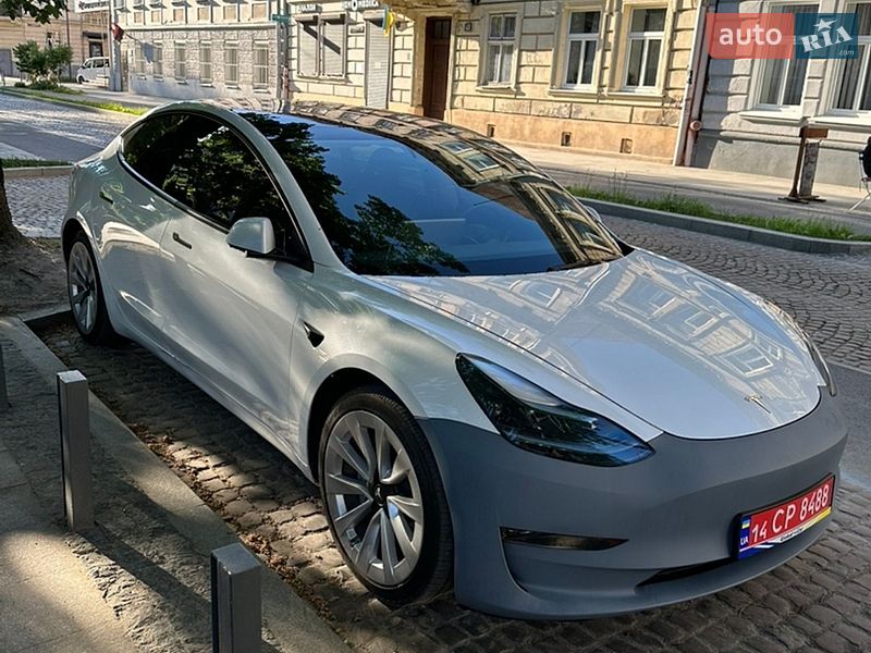 Седан Tesla Model 3 2023 в Львові