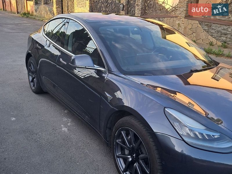Седан Tesla Model 3 2018 в Луцке