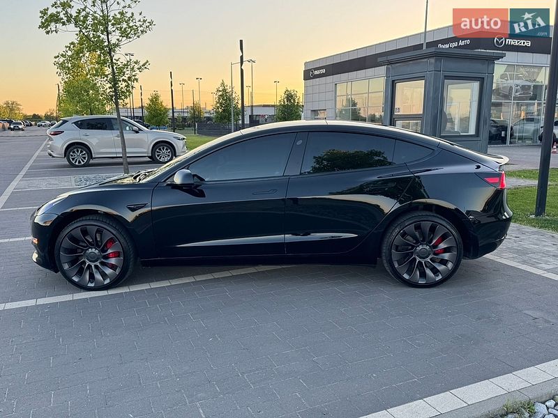 Седан Tesla Model 3 2021 в Мукачево