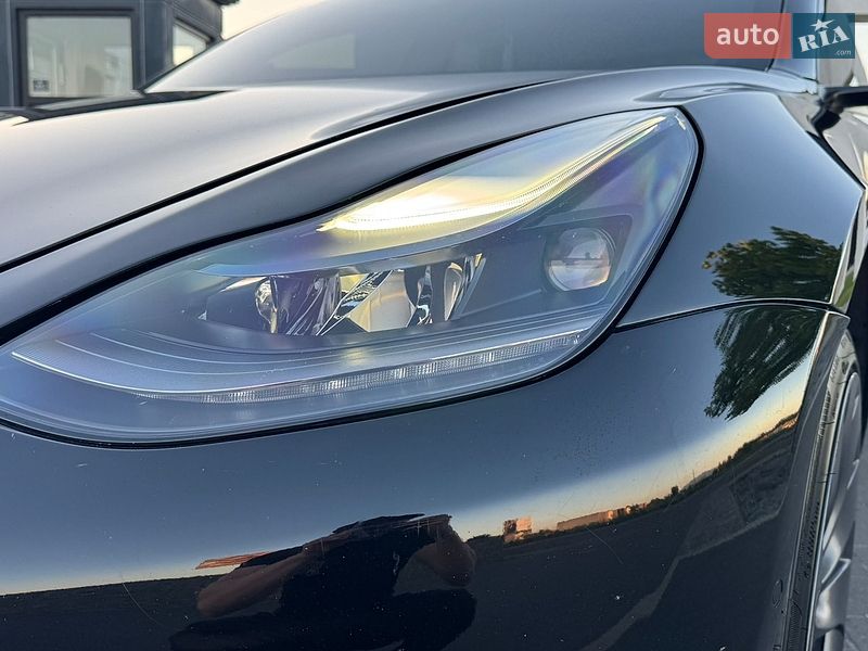 Седан Tesla Model 3 2021 в Мукачево