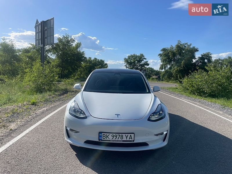 Седан Tesla Model 3 2019 в Кам'янському