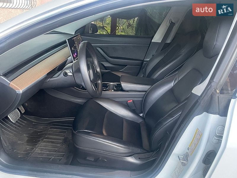 Седан Tesla Model 3 2019 в Кам'янському