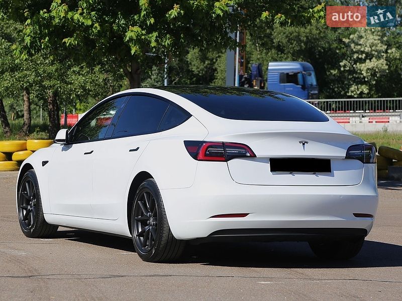 Седан Tesla Model 3 2022 в Києві
