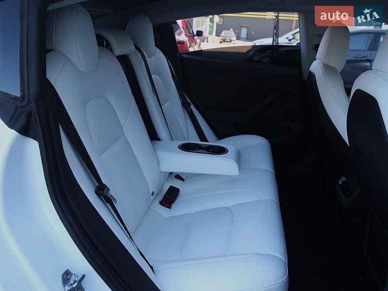 Седан Tesla Model 3 2022 в Києві
