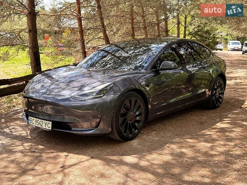Седан Tesla Model 3 2022 в Львове
