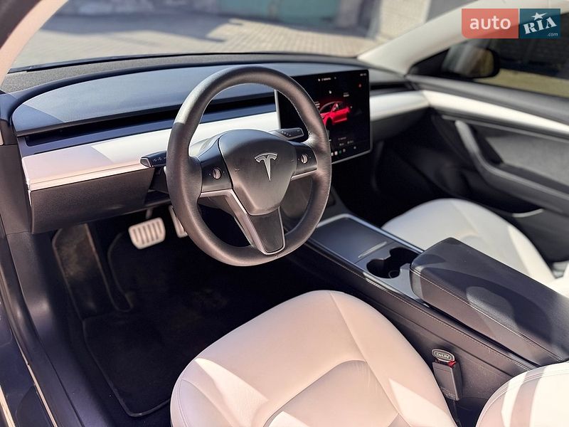 Седан Tesla Model 3 2022 в Львове