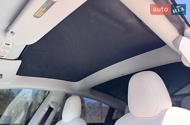 Седан Tesla Model 3 2022 в Львове