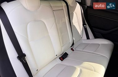 Седан Tesla Model 3 2022 в Львове