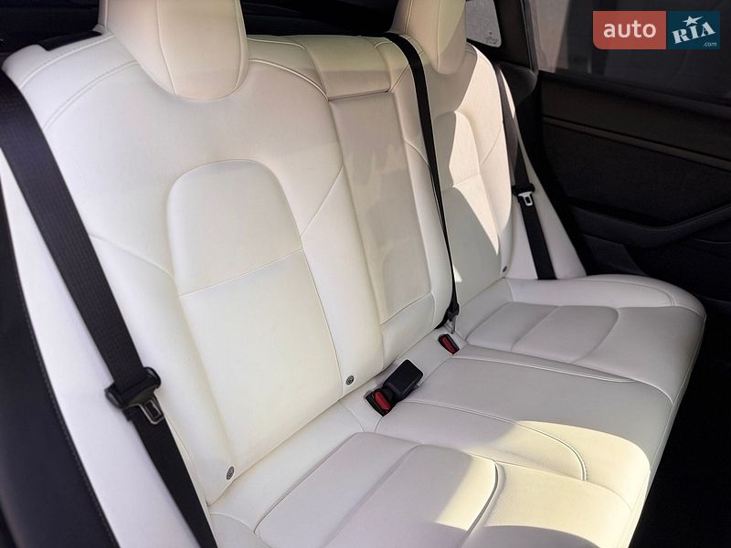 Седан Tesla Model 3 2022 в Львове