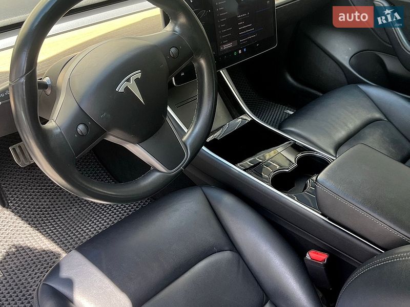 Седан Tesla Model 3 2018 в Киеве