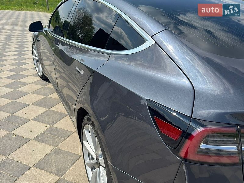 Седан Tesla Model 3 2018 в Самборе