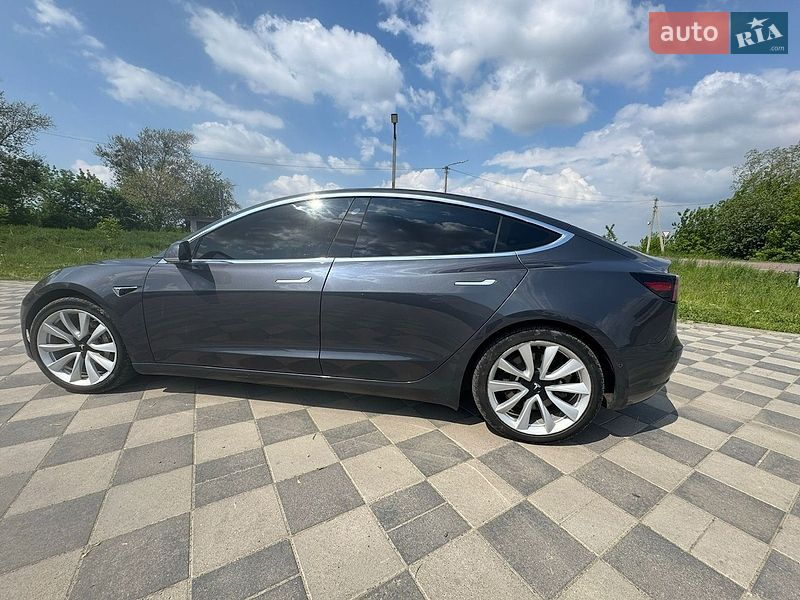 Седан Tesla Model 3 2018 в Самборе