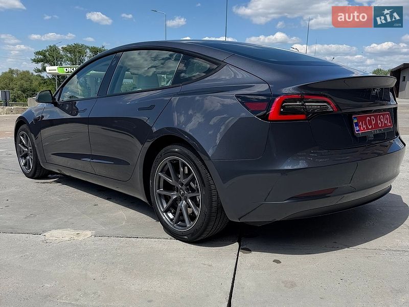 Седан Tesla Model 3 2023 в Львові