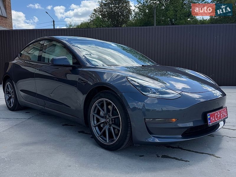 Седан Tesla Model 3 2023 в Львові
