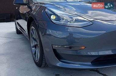 Седан Tesla Model 3 2023 в Львові