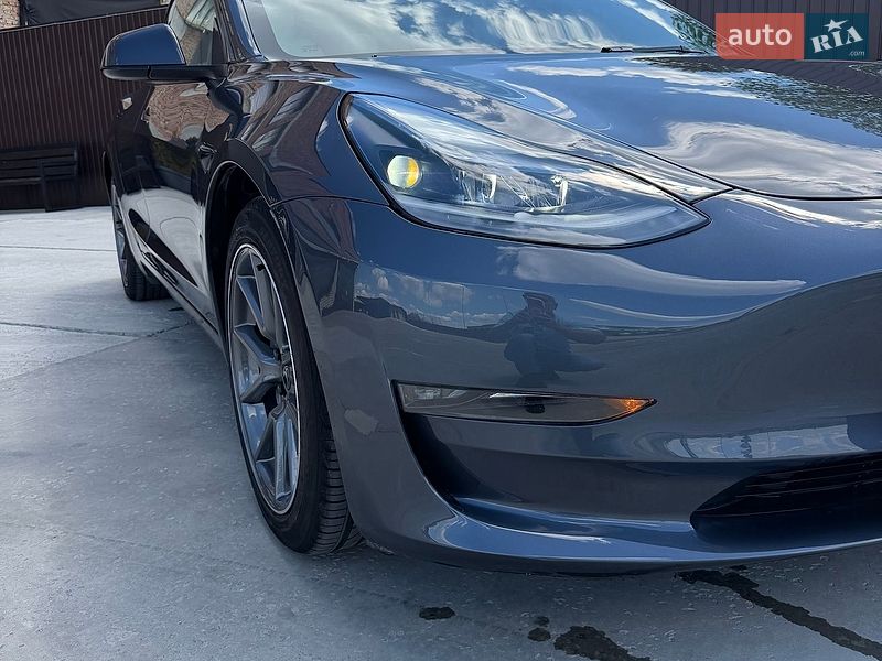 Седан Tesla Model 3 2023 в Львові