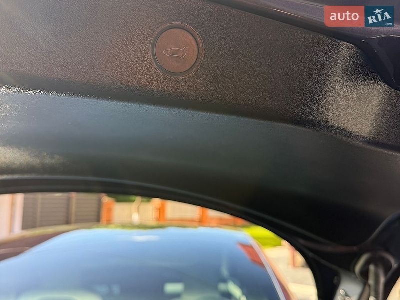 Седан Tesla Model 3 2023 в Львові
