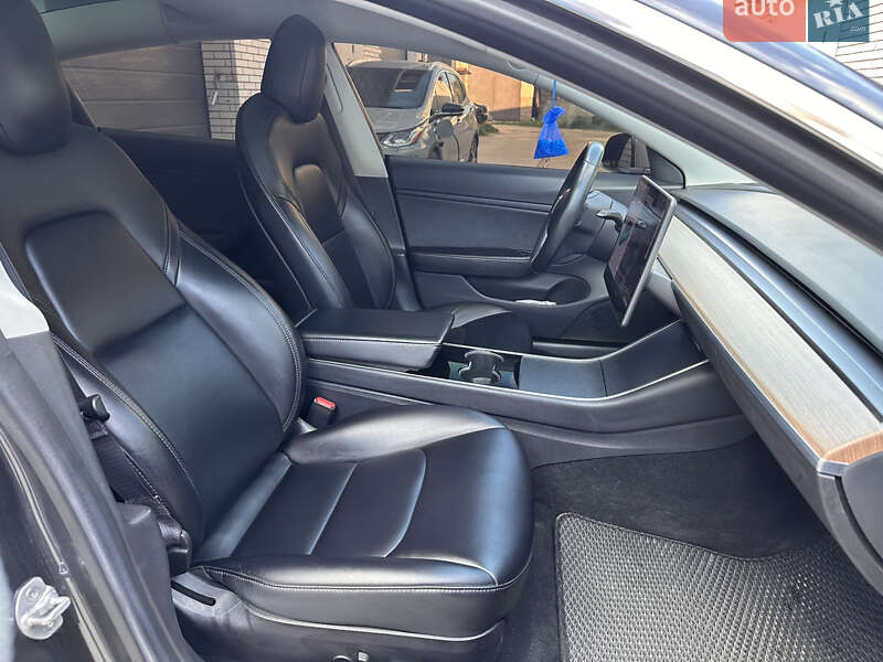 Седан Tesla Model 3 2018 в Святопетрівське