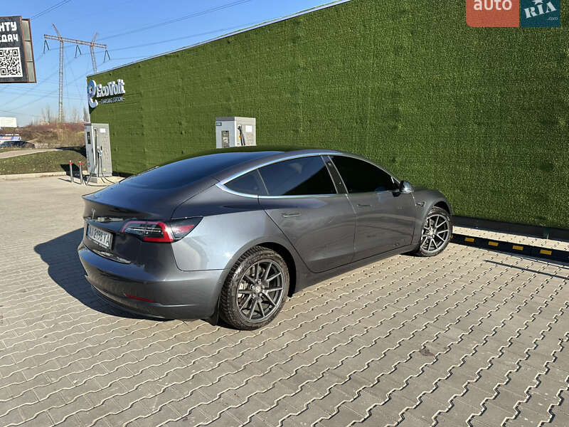 Седан Tesla Model 3 2018 в Святопетрівське