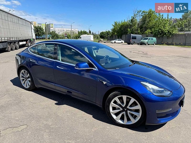 Tesla Model 3 2020