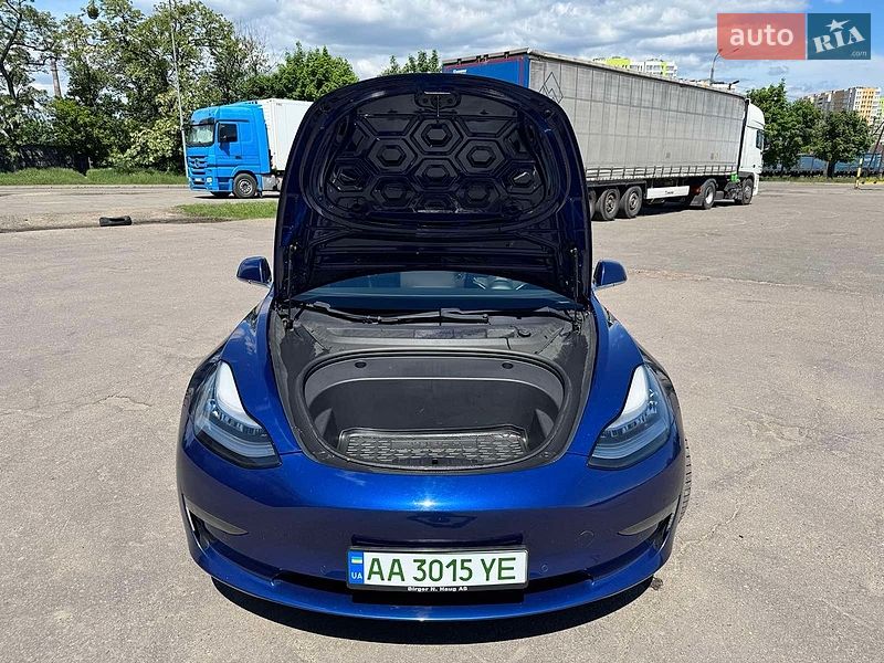 Седан Tesla Model 3 2020 в Киеве