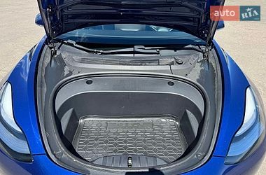 Седан Tesla Model 3 2020 в Киеве