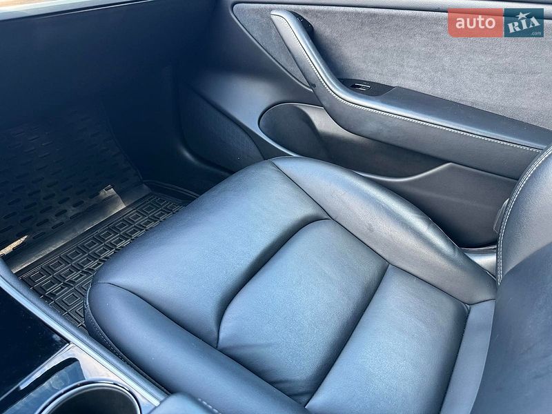 Седан Tesla Model 3 2020 в Киеве