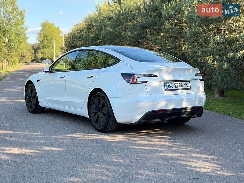 Седан Tesla Model 3 2024 в Львові