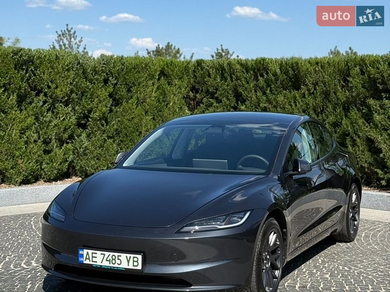 Седан Tesla Model 3 2025 в Днепре