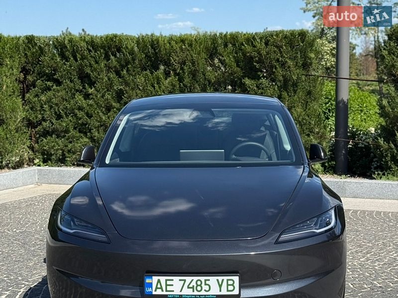 Седан Tesla Model 3 2025 в Днепре