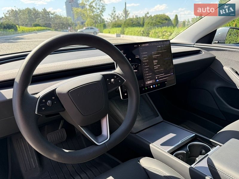 Седан Tesla Model 3 2025 в Днепре