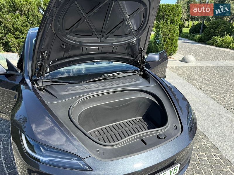 Седан Tesla Model 3 2025 в Днепре