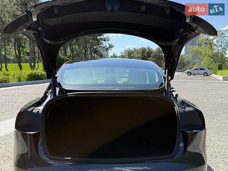 Седан Tesla Model 3 2025 в Днепре