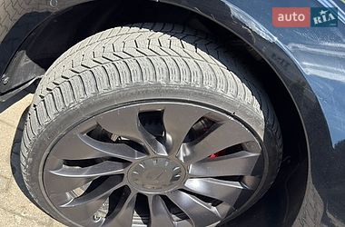 Седан Tesla Model 3 2022 в Стрые