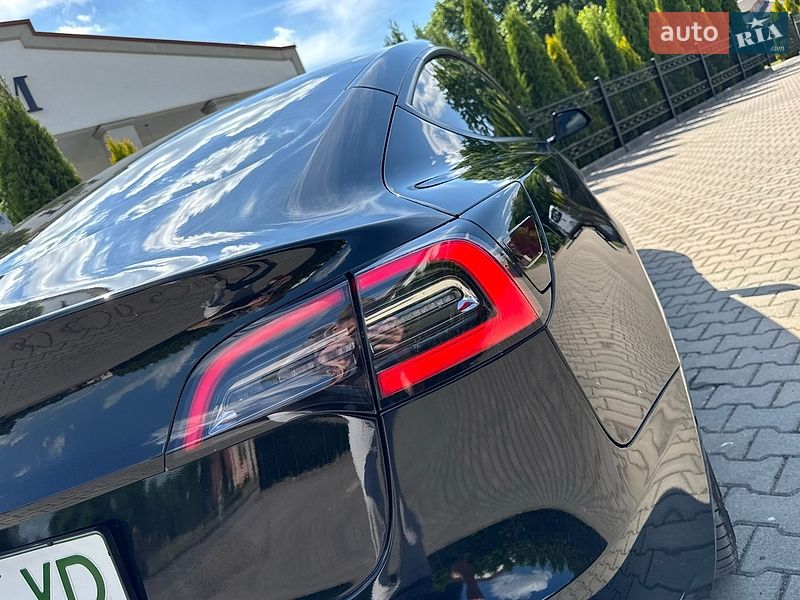 Седан Tesla Model 3 2022 в Стрые