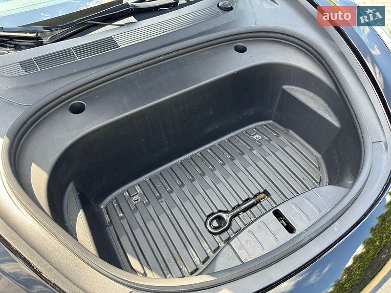Седан Tesla Model 3 2022 в Стрые