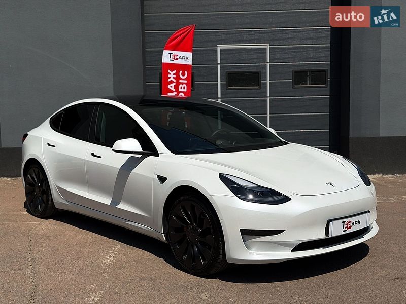 Седан Tesla Model 3 2023 в Киеве