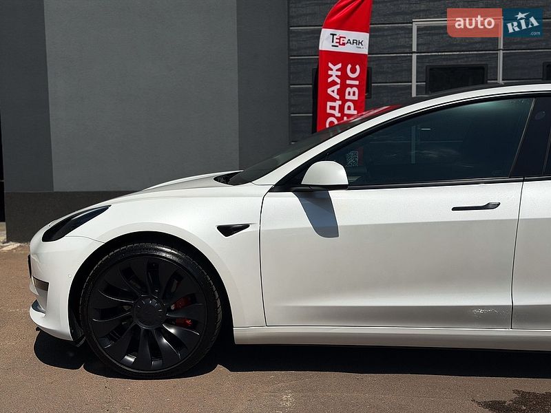 Седан Tesla Model 3 2023 в Киеве