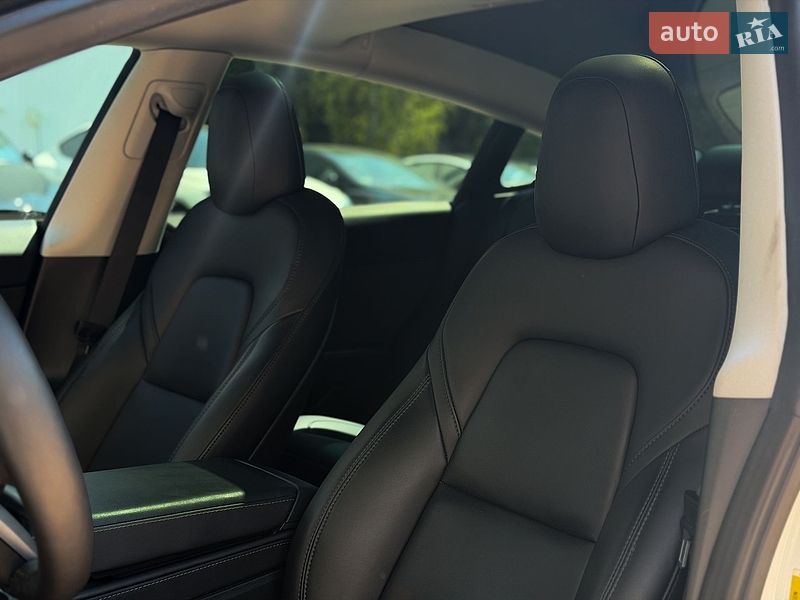 Седан Tesla Model 3 2023 в Киеве