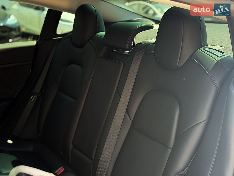 Седан Tesla Model 3 2023 в Киеве