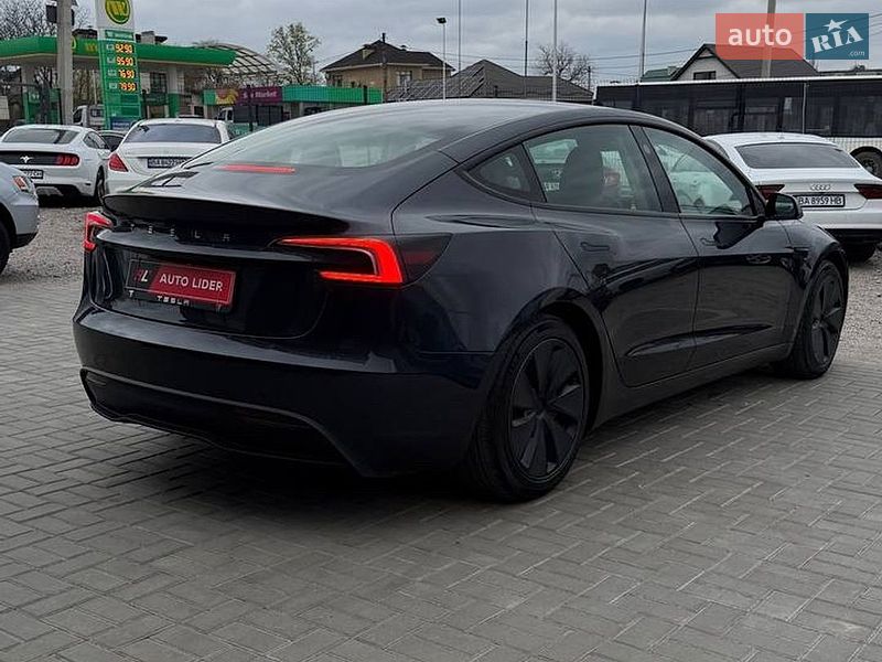 Седан Tesla Model 3 2024 в Кропивницькому