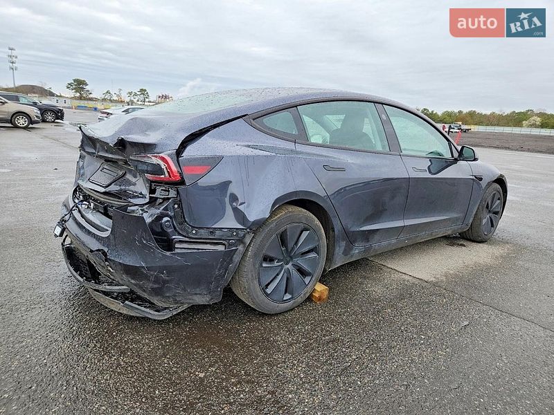 Седан Tesla Model 3 2024 в Киеве