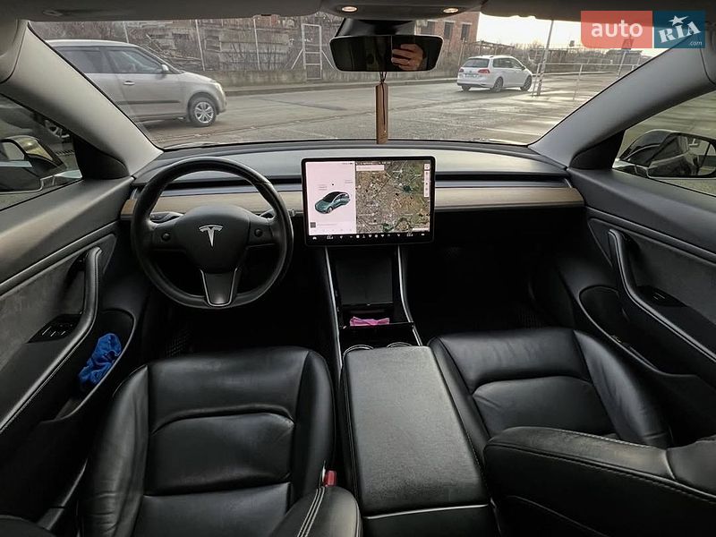 Седан Tesla Model 3 2020 в Львове