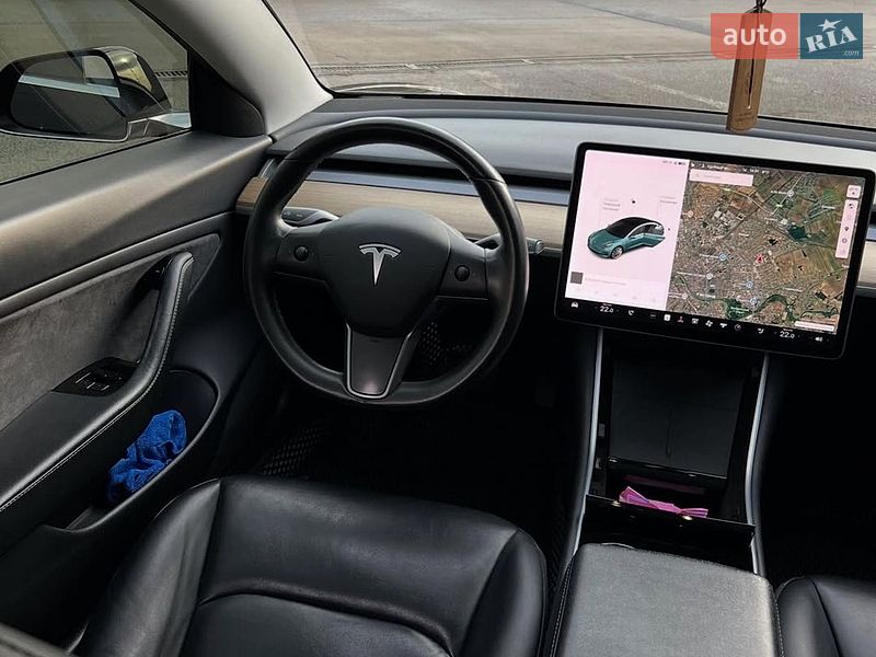 Седан Tesla Model 3 2020 в Львове