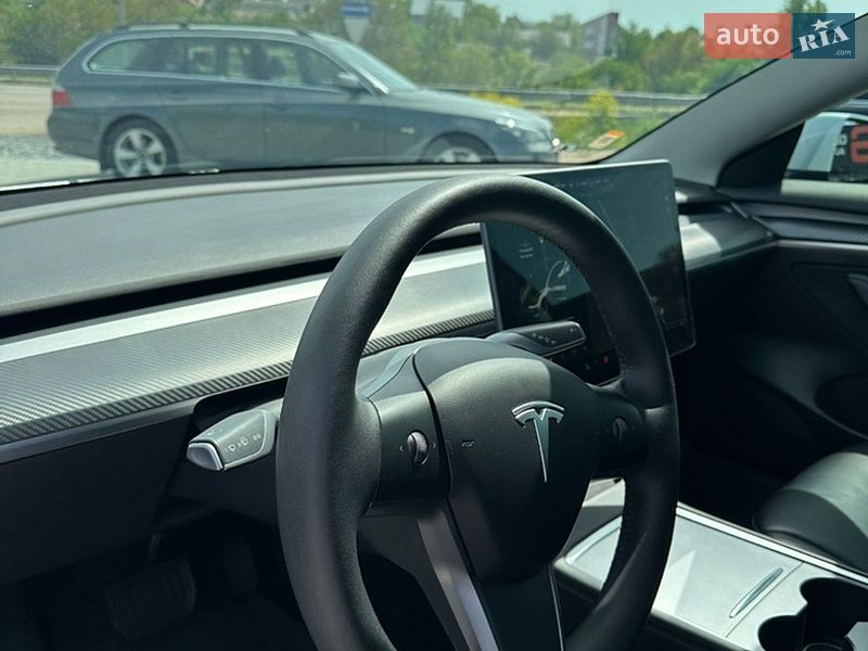 Седан Tesla Model 3 2021 в Ровно